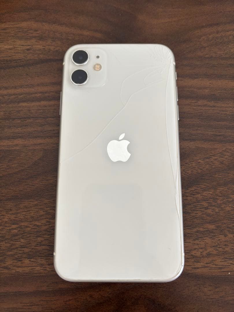 iPhone 11 128GB ホワイト ひび割れあり