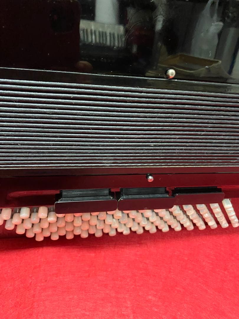 BB バロンブリーニ最高品質アコ赤蛇腹、シエルの鍵盤べースボタン使用