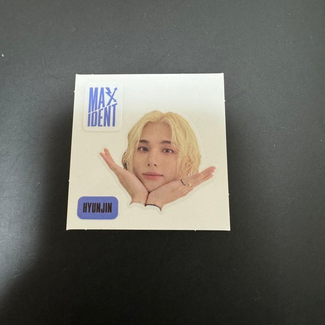 straykids スキズ ヒョンジン maxident ステッカー トレカ - メルカリ