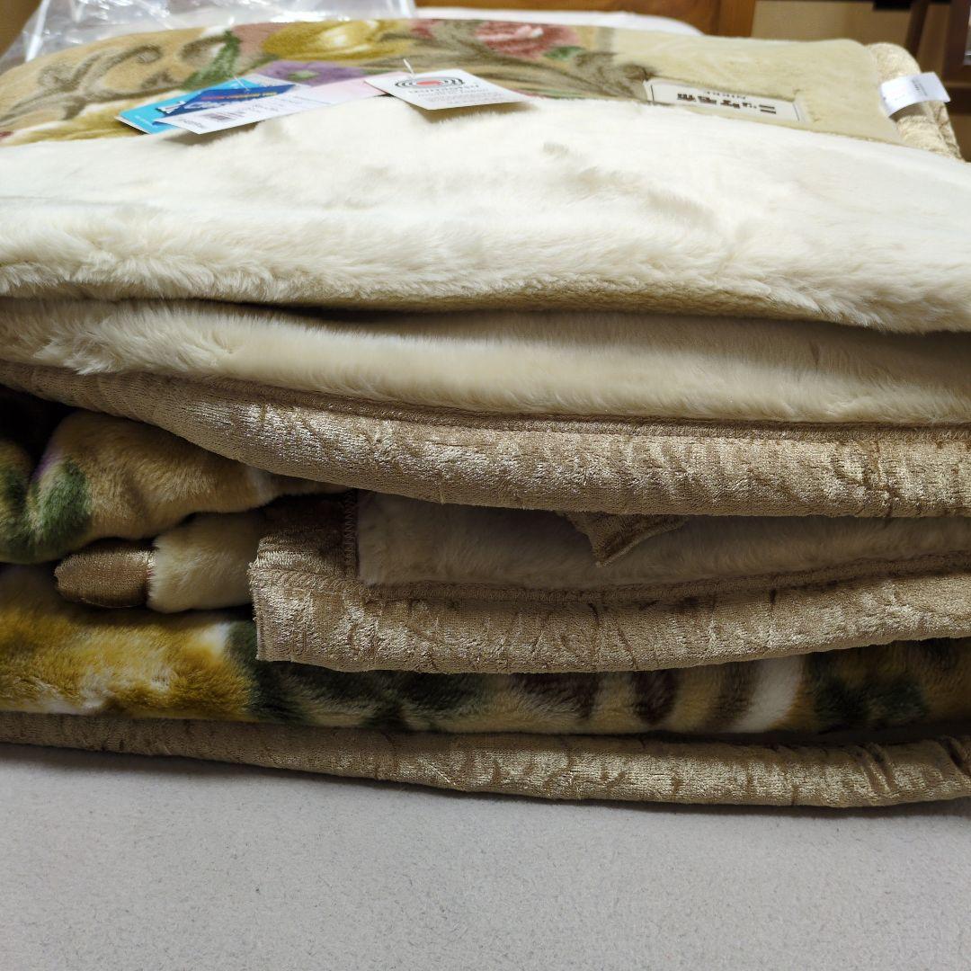 ダブル極厚2枚合わせ毛布アクリル100%ベージュrose様 - メルカリ