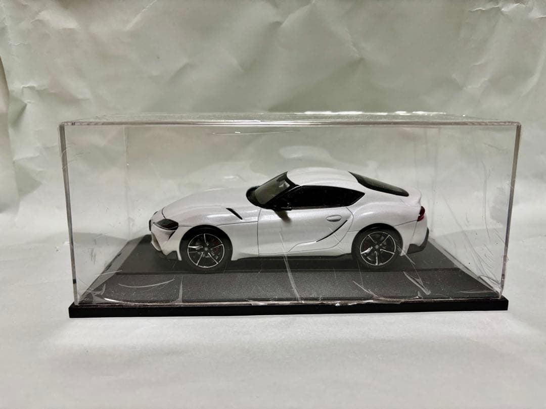 スープラ ミニカー ホワイトメタリック ケース付き ※別車種のケースを