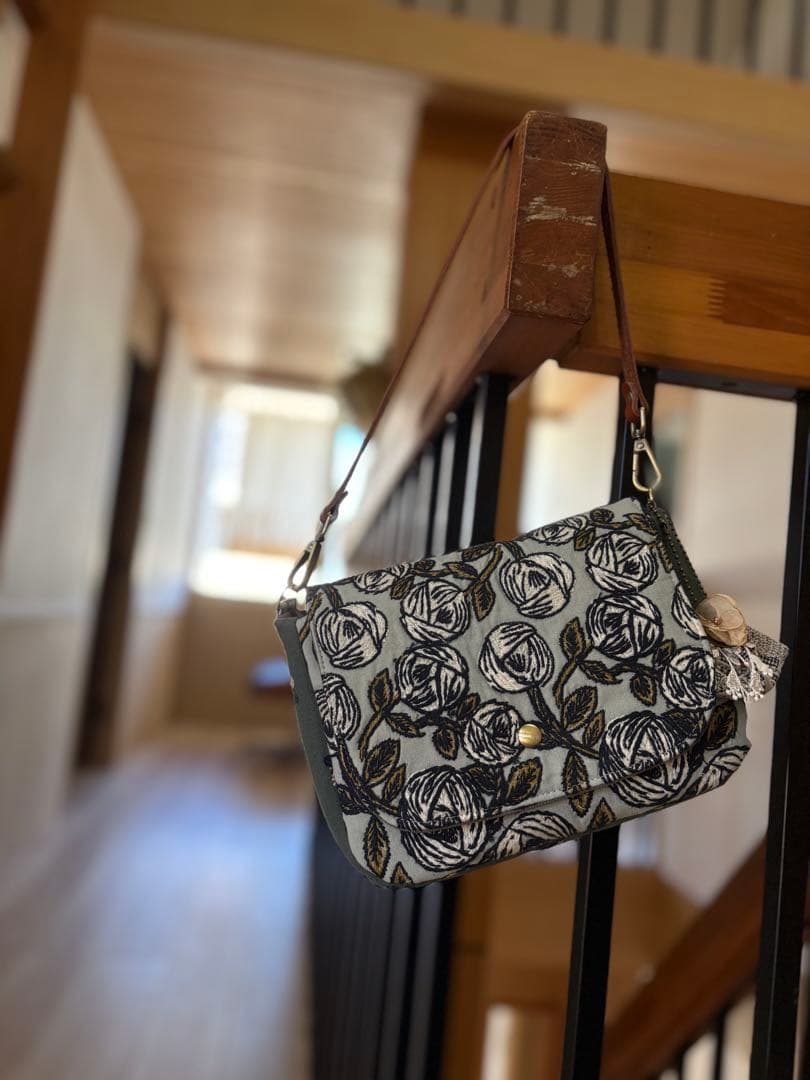 ミナペルホネン⚫︎ハンドメイド⚫︎ミディアムパン　本革肩掛け ミナペルホネン✳︎ハンドメイド✳︎ミディアムパン本革ショルダー