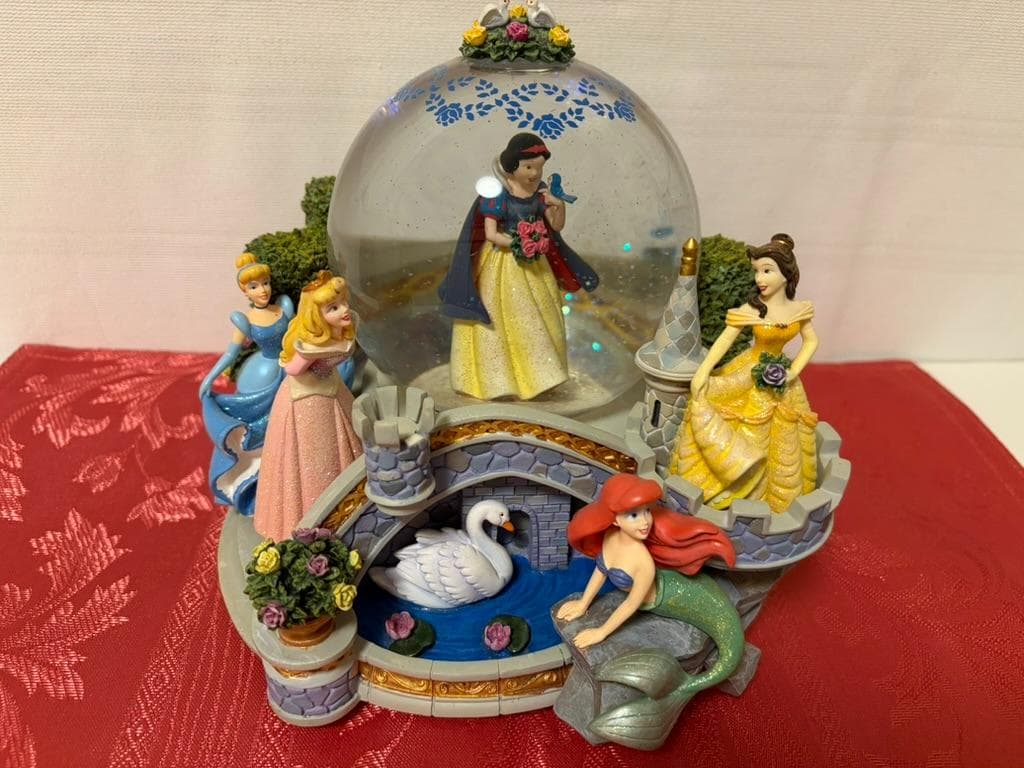 ディズニー　スノードーム　オルゴール　プリンセス 白雪姫 ディズニー Disney プリンセス スノードーム オルゴール - メルカリ