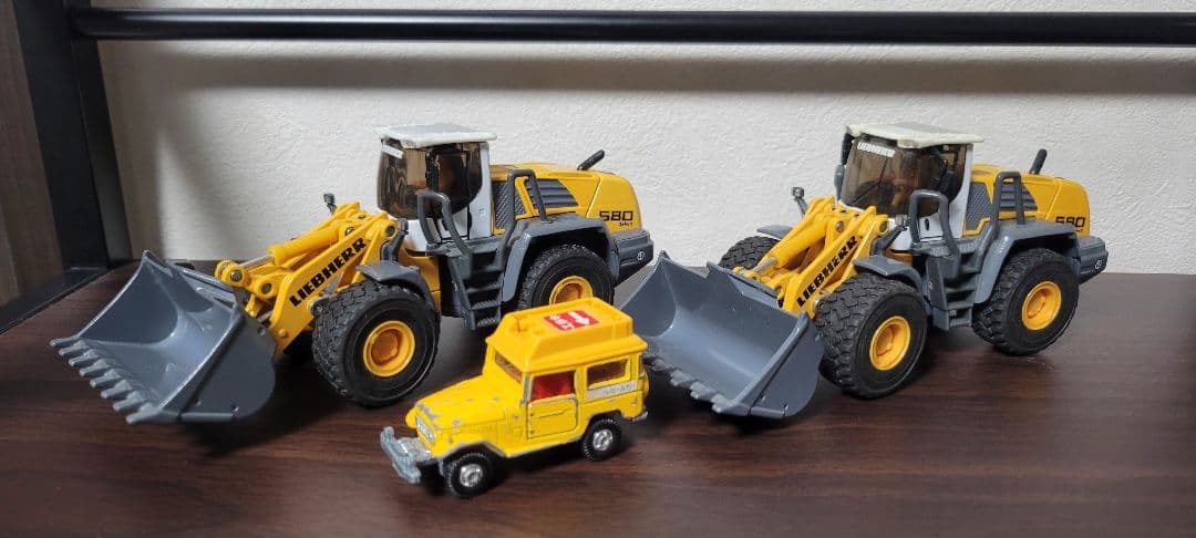 siku 3533 radlader liebherr R580 2台 Siku 3533 Liebherr R580 Four Wheel Loader – Network Shuttle