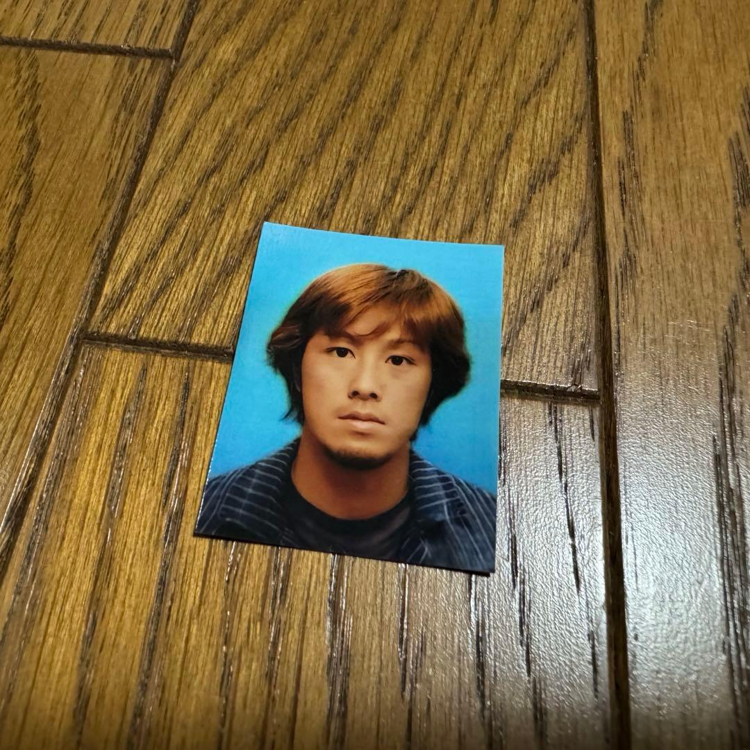 赤の他人の証明写真ガチャ 1枚 - メルカリ