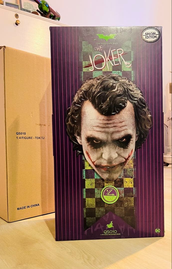 トイサピエンス限定 クオーター・スケール ジョーカー ホットトイズ　ダークナイト クオーター・スケール】『ダークナイト』1／4スケールフィギュア