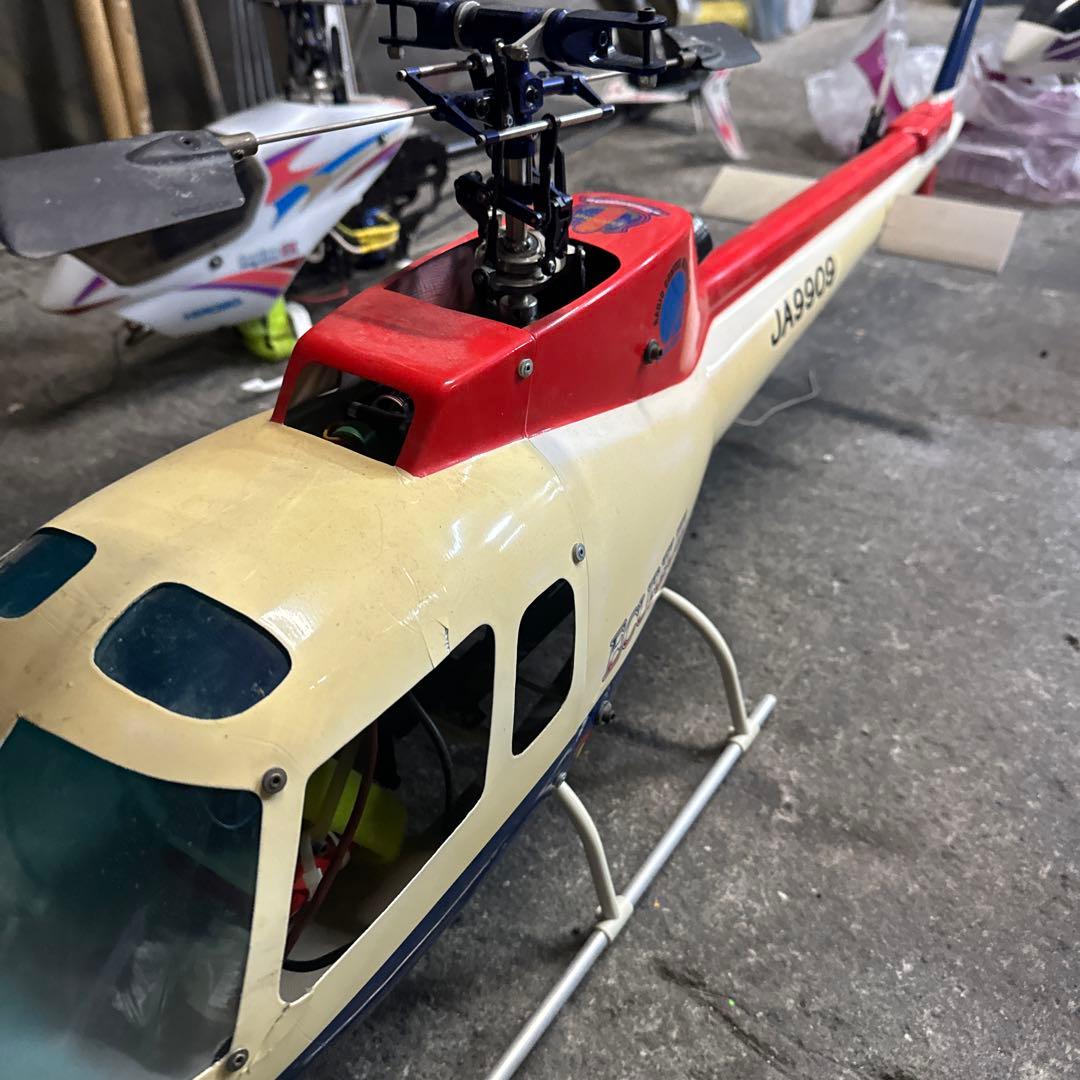 JA9909 ヘリコプター クリーム色と赤 - メルカリ