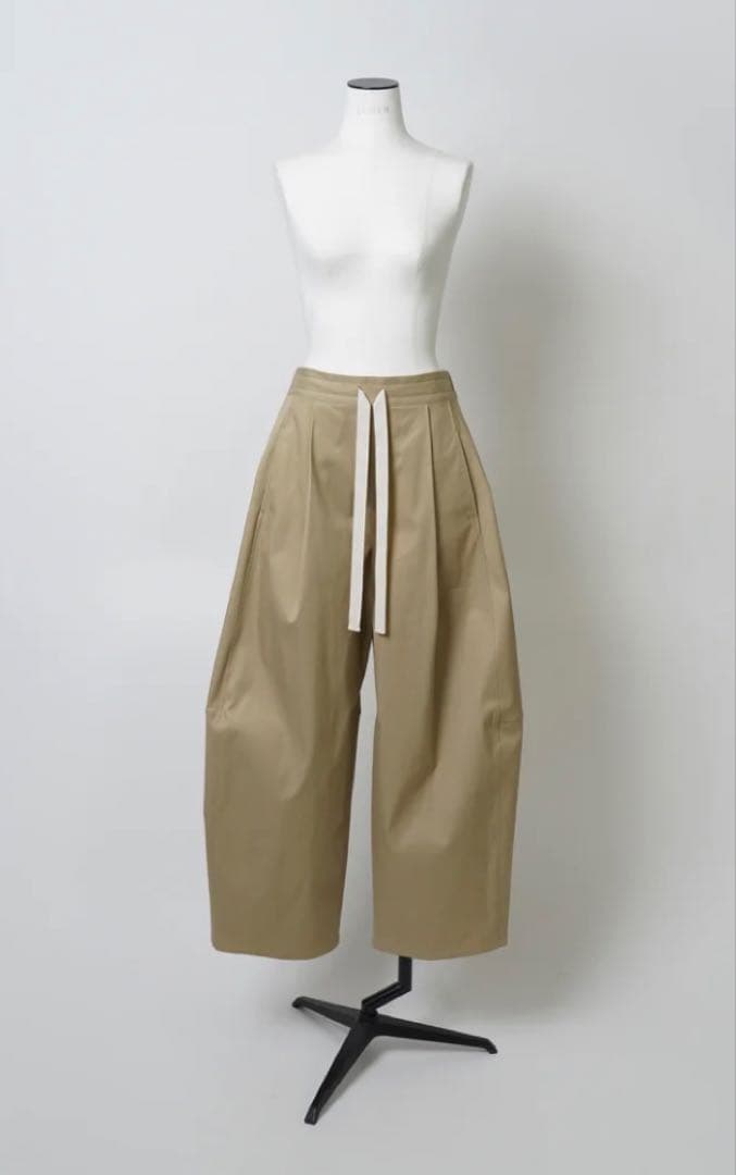 チ*ナ様 【新品未使用】lohenローヘン　チノパン　ベージュ36 チ*ナ様 【新品未使用】lohenローヘン チノパン ベージュ36 チノパンツ