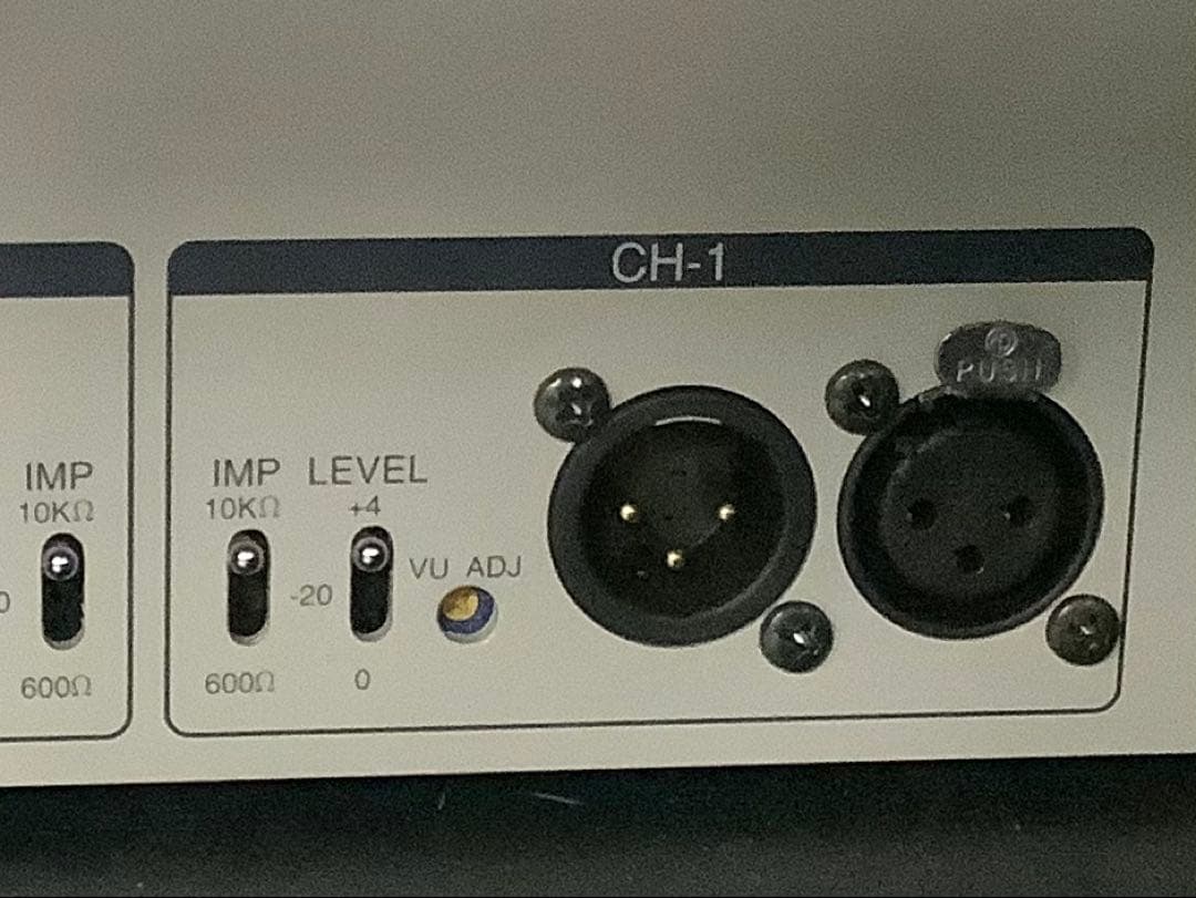 ヤマハ アナログミキサーMV800 とVU メーター 6uラックのset - メルカリ