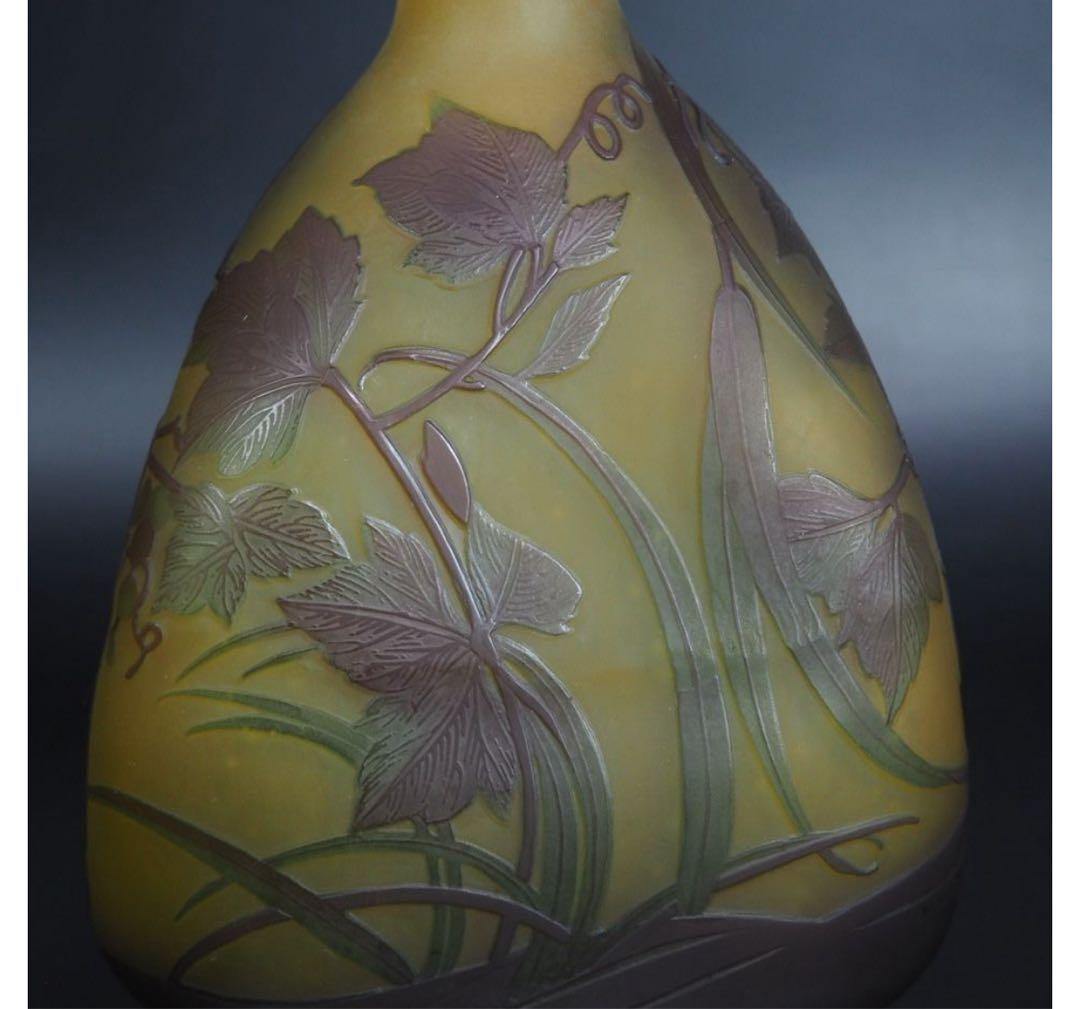 送料無料 時代物 被せガラス蔦葛文扁壺 花文花瓶 高さ23.5cm 共箱の