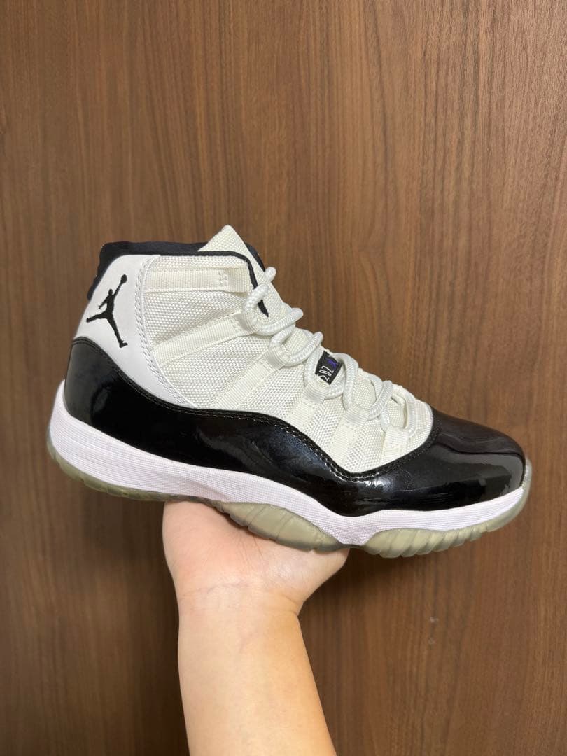 ナイキ エアジョーダン11 レトロ / ホワイト ブラック 26.5cm