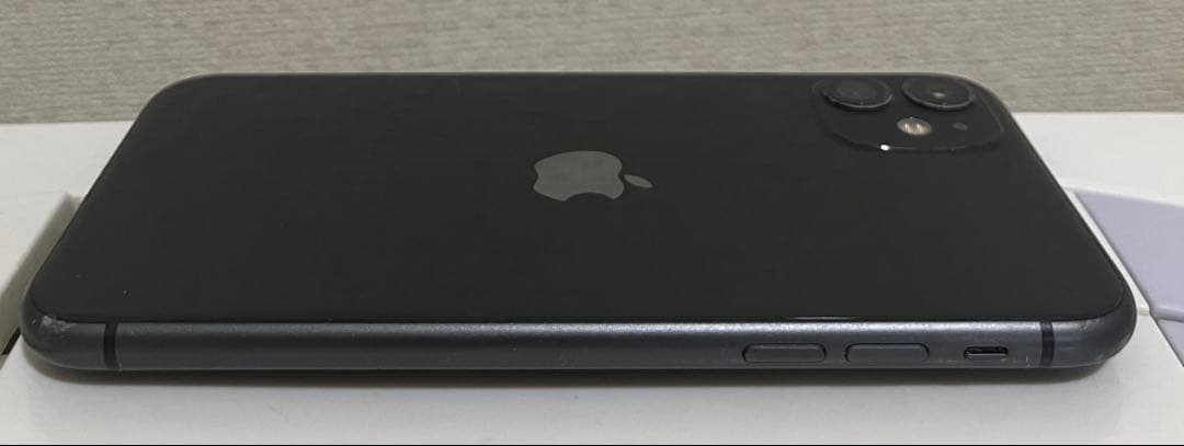 iPhone 11 256GB ブラック SIMフリー バッテリー74% 傷あり - メルカリ