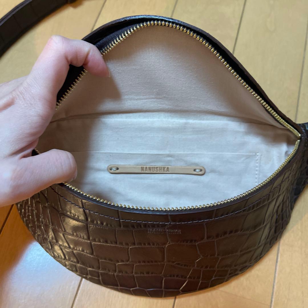 ナヌーシュカ ボディバッグ 週末限定セール中