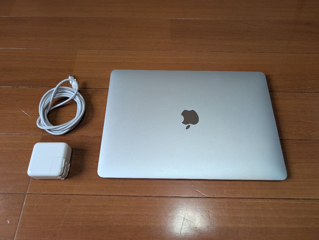 Apple MacBook Air M1 シルバー 本体 充電器付き カバー付の通販はau