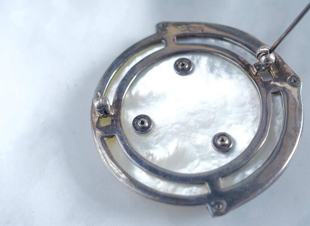 アメリカンヴィンテージ マザーオブパール ルビーの瞳を持つ月