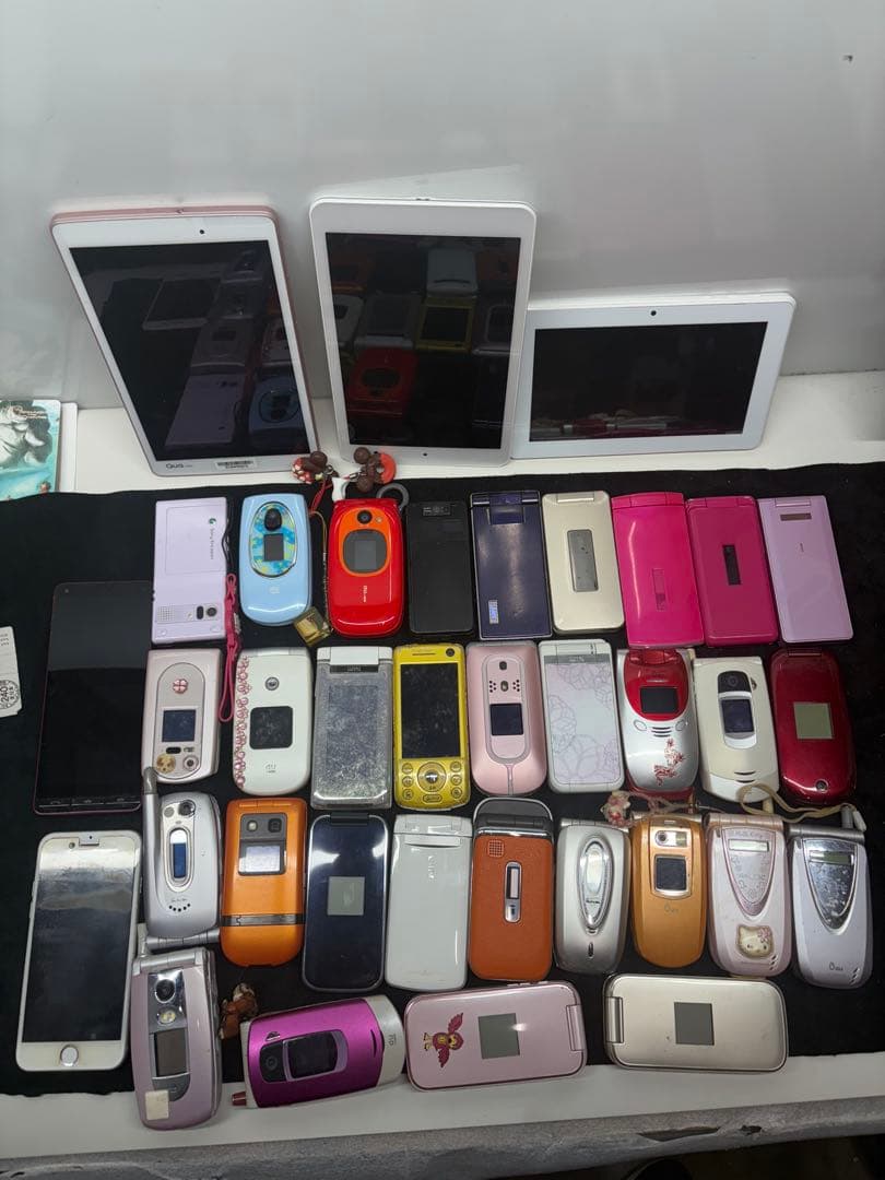 B0101)ドコモ エーユー ソフトバンク ガラケー 36個 まとめ売り - メルカリ