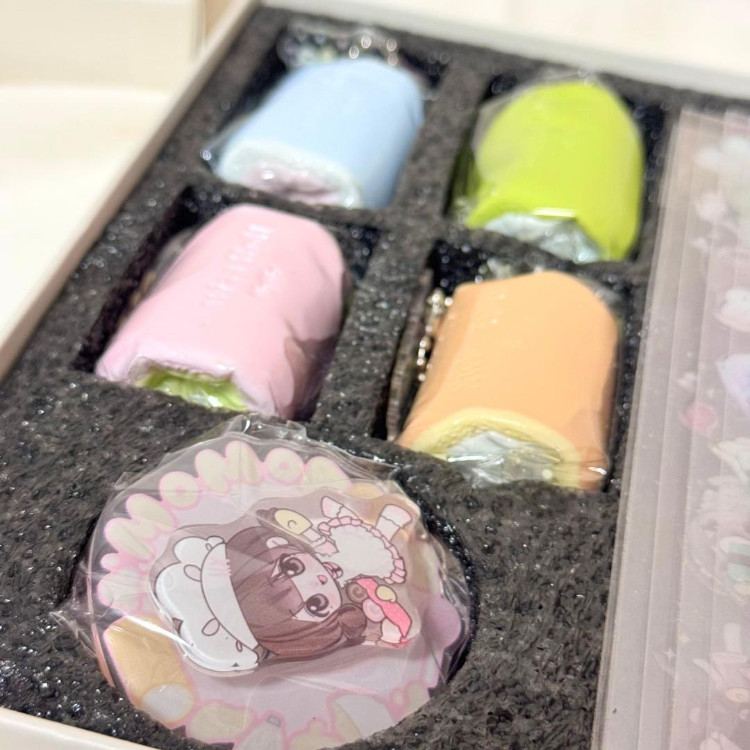 MoMo ミニロールケーキ4種 マグネット シール ほっこりスクイーズ