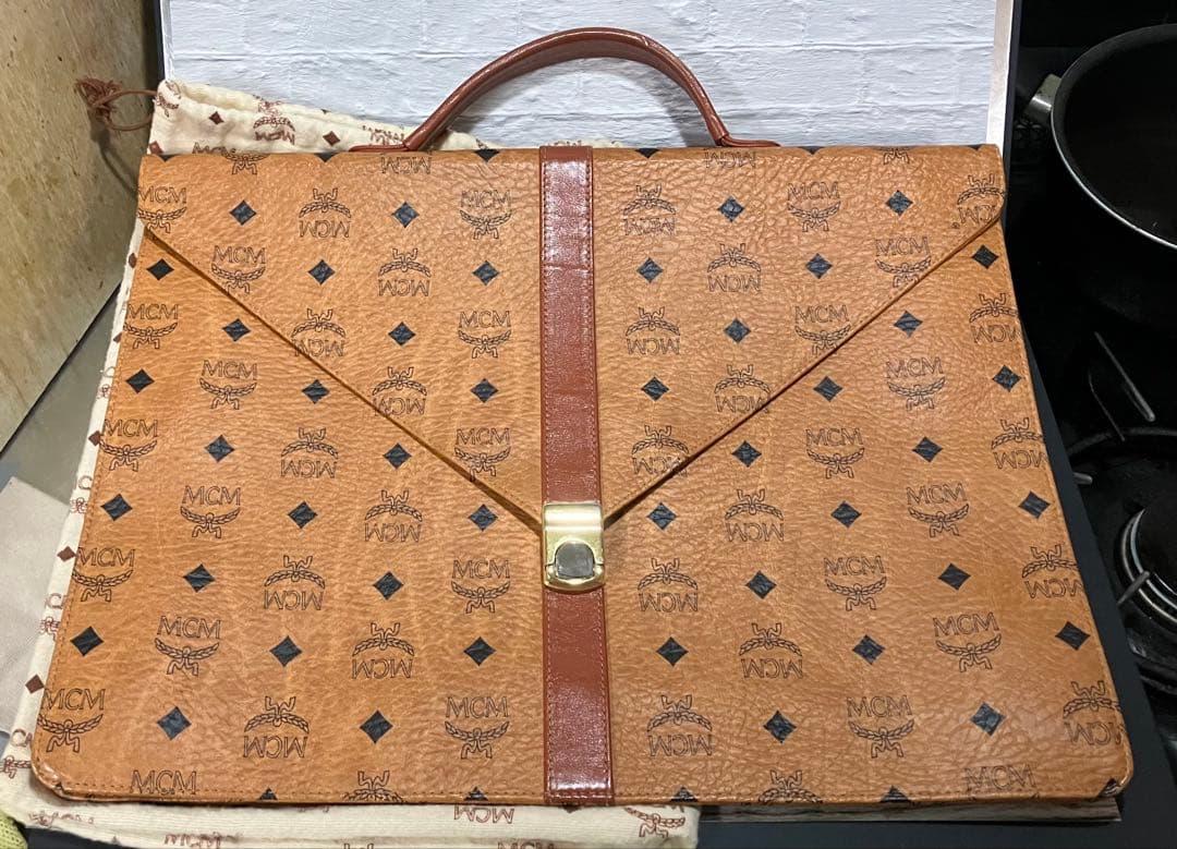 超メルカリ市❗️ MCM ビジネスバッグ ブラウンレザー ブラウンレザー ビジネスバッグ - メルカリ
