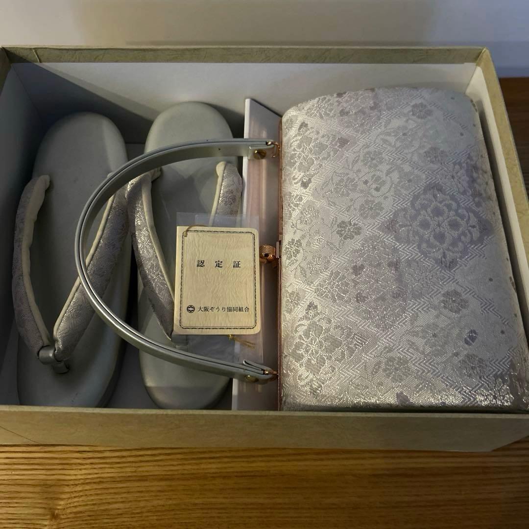 美品】 和装 草履 バッグセット オフホワイト シルバー 大阪ぞうり