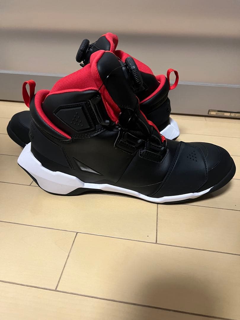 TAICHI RSS013 バイク用靴 27.0cm ブラック/ホワイト