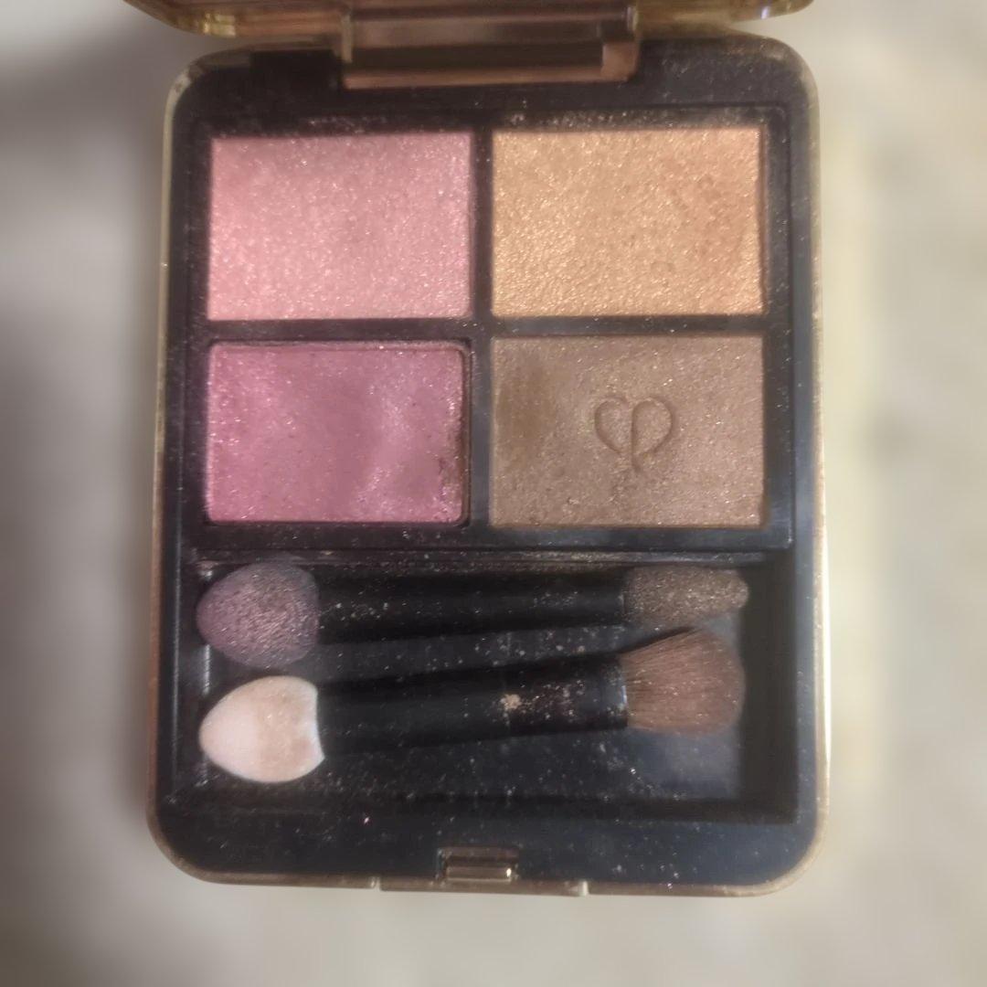 クレドポーボーテ ベースメーク+ハイライト+アイシャドウ+リップ類+