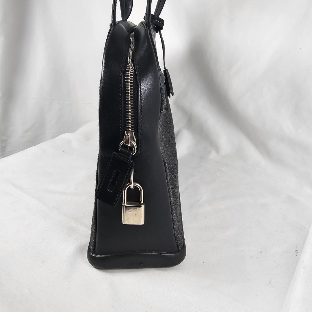 希少 PRADA フェルト トートバッグ チャコール 42 - メルカリ