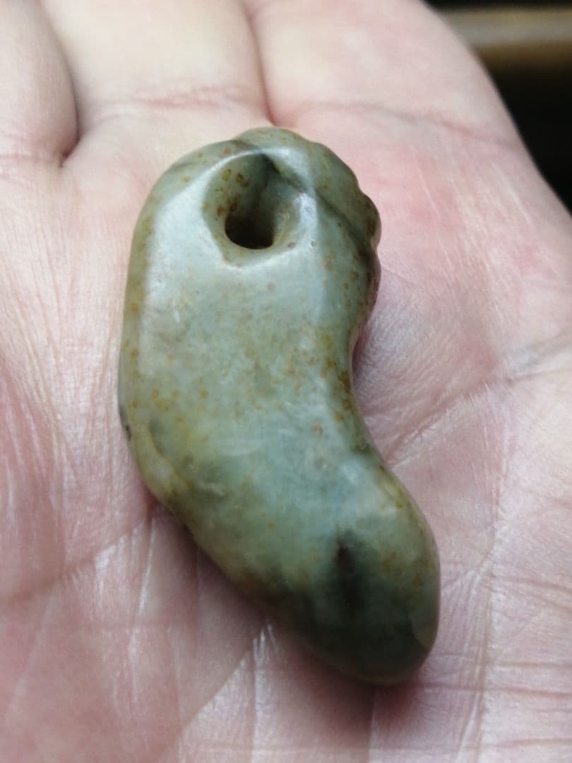 ★縄文期『古代翡翠勾玉』出土品　4.2cm 埋蔵文化財　本物の『古代翡翠』です