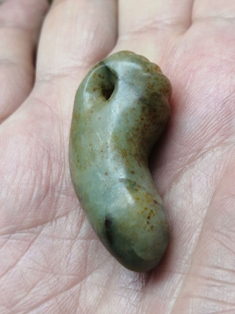 ★縄文期『古代翡翠勾玉』出土品　4.2cm 埋蔵文化財　本物の『古代翡翠』です