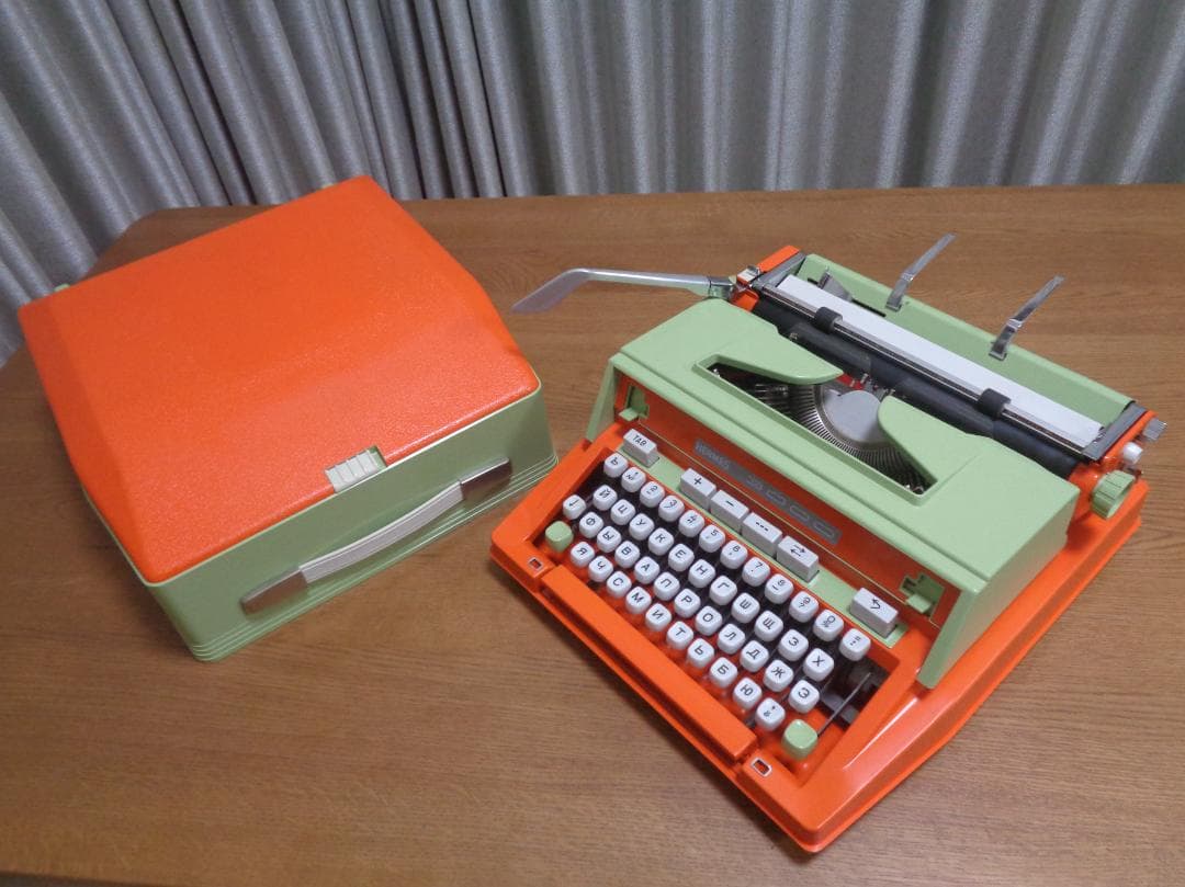 完動品　HERMES 3000 エルメスタイプライター ロシア語 カスタムカラー Hermes 3000 – Typewriter Review