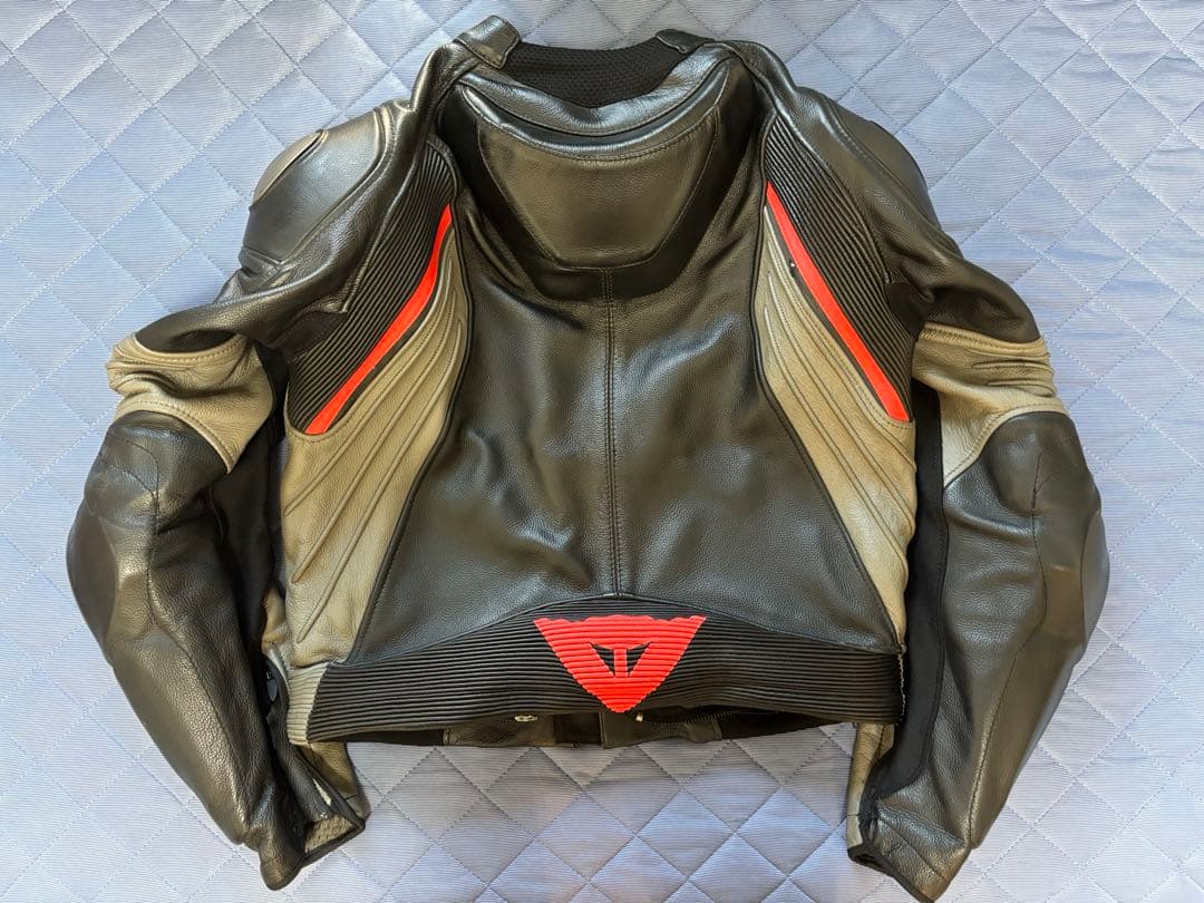 最終 Dainese レザーセパレートツナギ ブラック/レッド 52サイズ