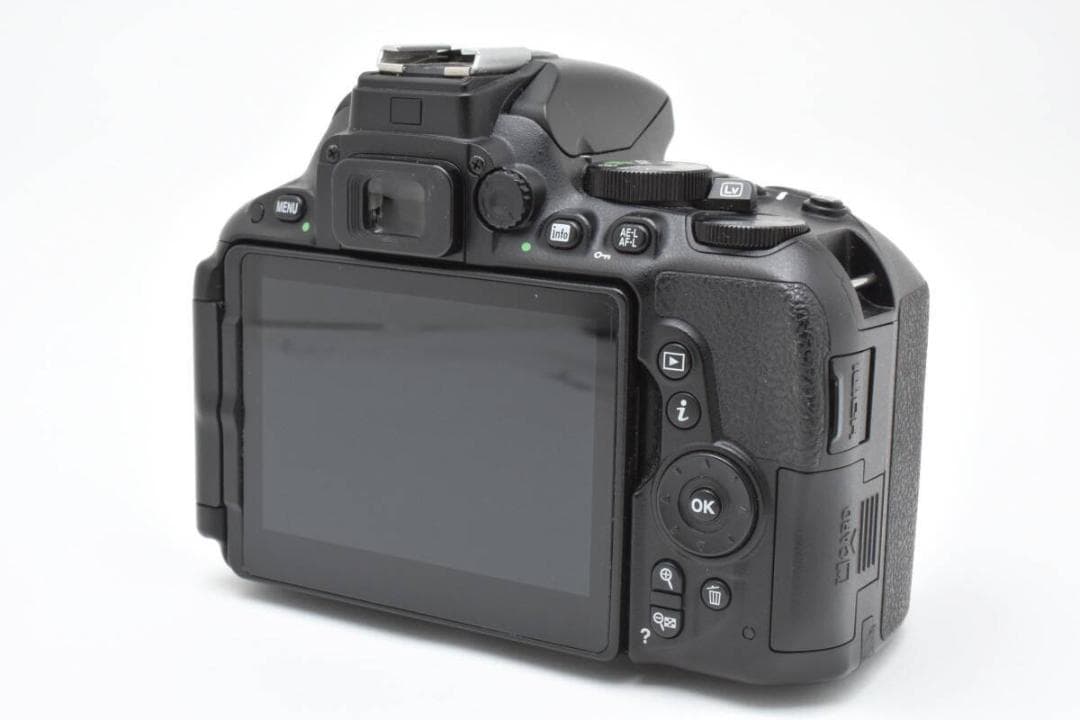 ■ 美品 ■ ニコン　Nikon D5500 標準レンズキット《S数8700枚》