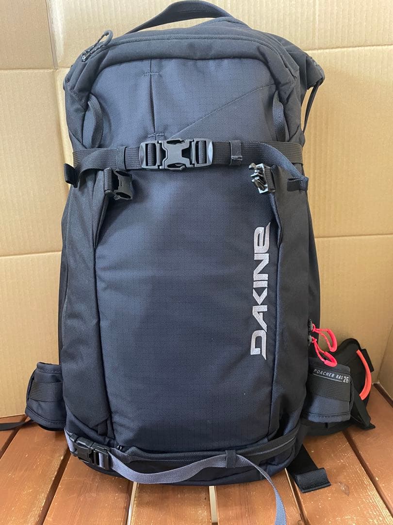 ＊DAKINE POACHER RAS 26L ダカイン バックパック Dakine Poacher RAS 26L Backpack - The Sacred Ride