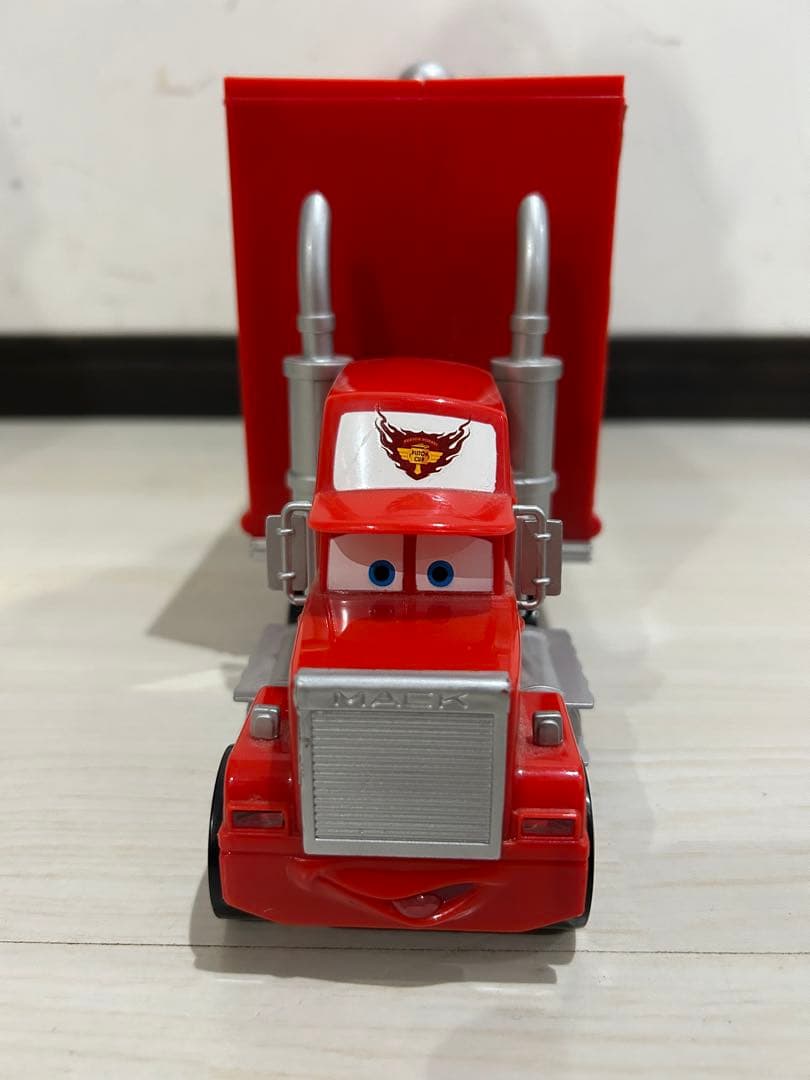 マックトレーラー＆カーズ ミニカー10台セット ディズニーストア限定