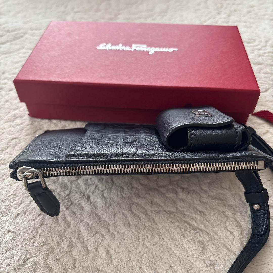 マロンJ様専用☆フェラガモ☆ 未使用スマホショルダーダブルガンチーニ