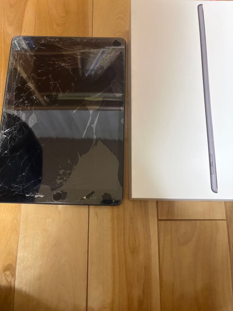 iPad (第8世代) グレー 画面ひび割れジャンク　32GB Yahoo!オークション - ジャンク品 iPad 第8世代 32GB スペースグレイ W
