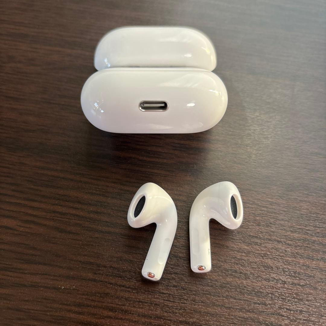 AirPods4本体 ホワイト 充電ケース付き - メルカリ