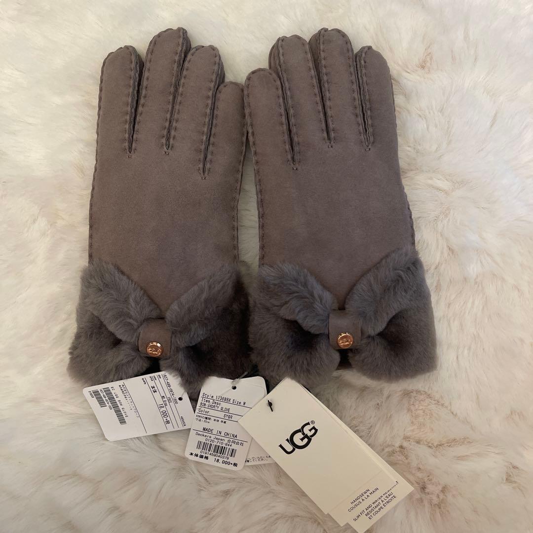 【新品タグ付き】UGG ファー付きリボン手袋 Mサイズ　グレー sale!国内即発送☆UGG Sheepskin Turned Bow Glove (UGG/手袋) 18696