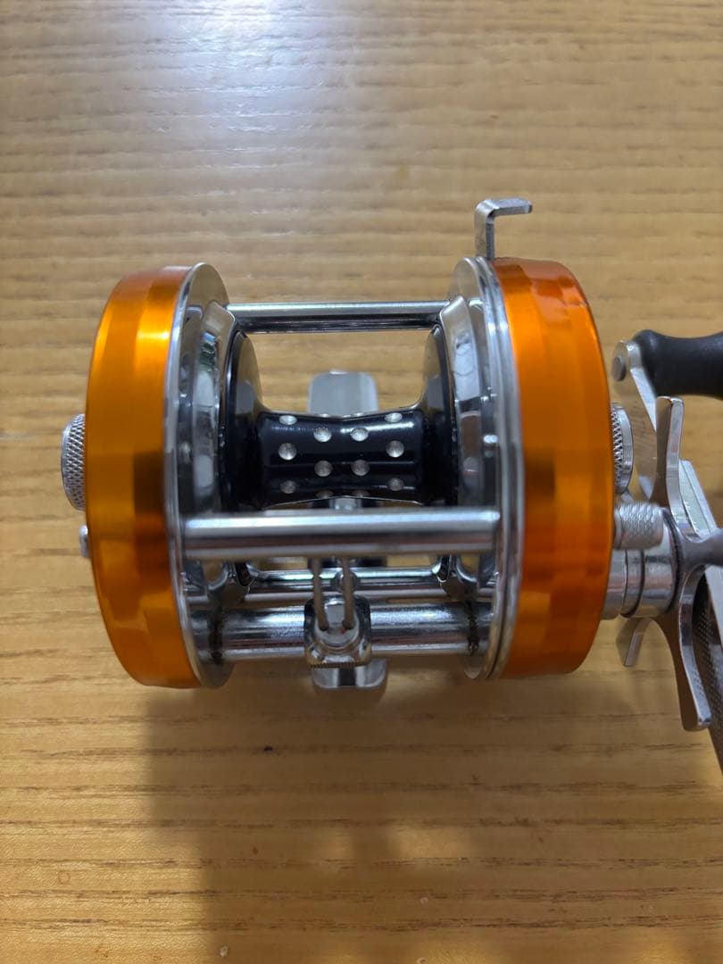 アブガルシア アンバサダー5501CS ROCKET サンセットオレンジ - メルカリ