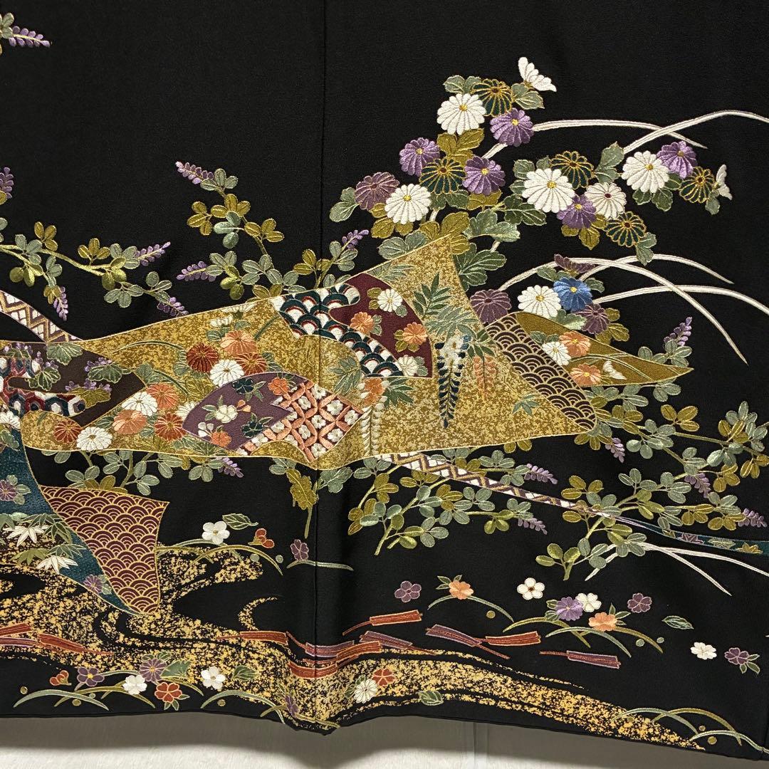 D68 黒留袖 総刺繍 慰斗紋 花模様 正絹 着物 袷 極美品 - メルカリ