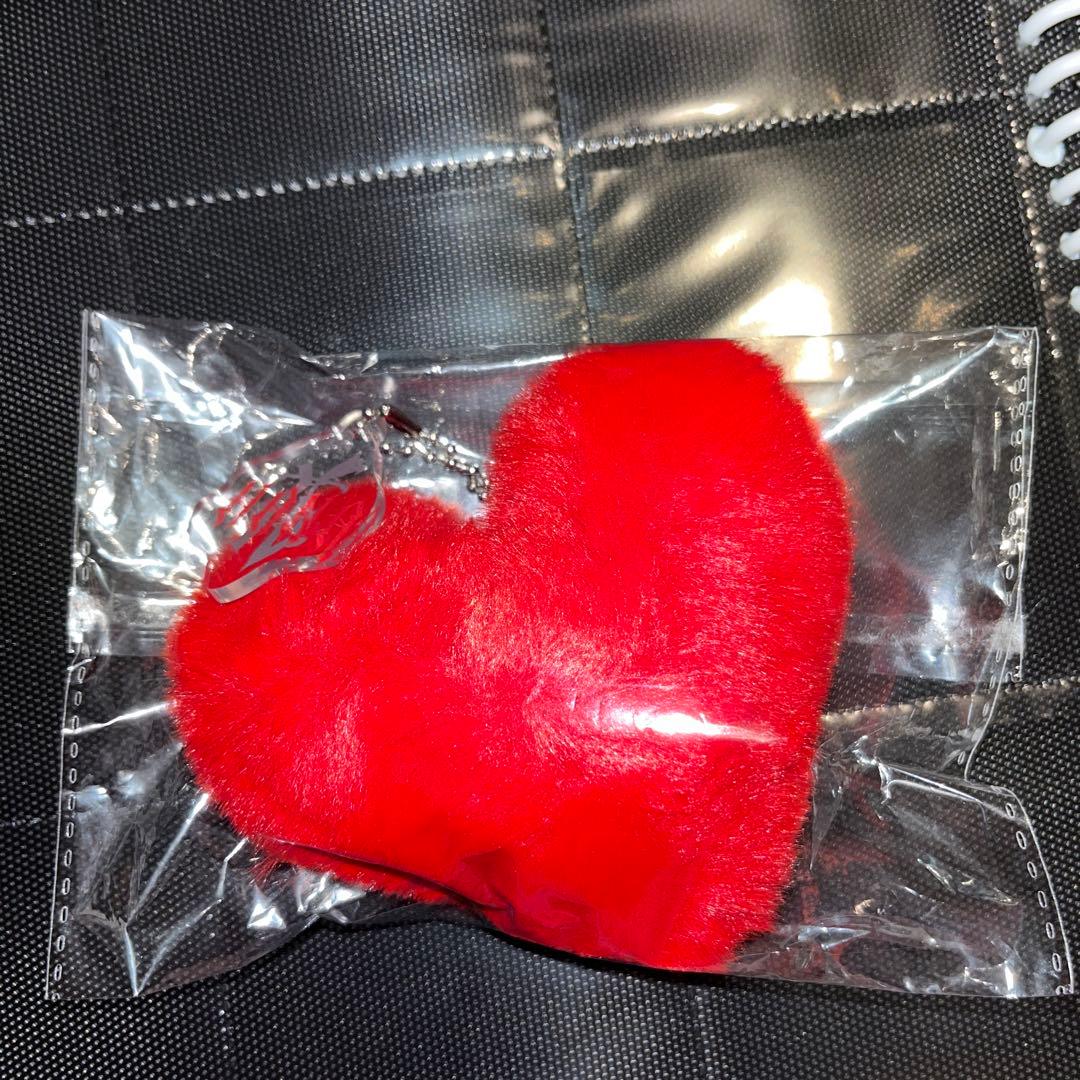 HANA FC紹介 新規入会特典 オリジナルハートファーキーホルダー - メルカリ