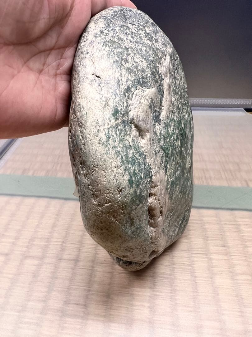 【大ぶり1点物】糸魚川産天然ネフライト 2356.7g 鑑定品　原石　天然石