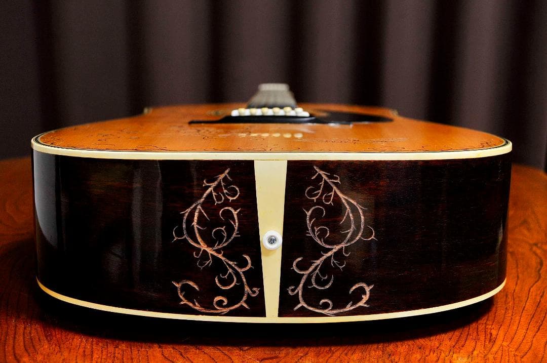 ☆華やかな場面の演出で盛り立てるオブジェへの創造♪【彫刻装飾ギター】