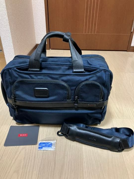 Tumi/トゥミ　ships別注Alpha2 ネイビー 3way SHOPで迷わない「勝てるVasicの目印」| Vasic by SHIPS × Begin