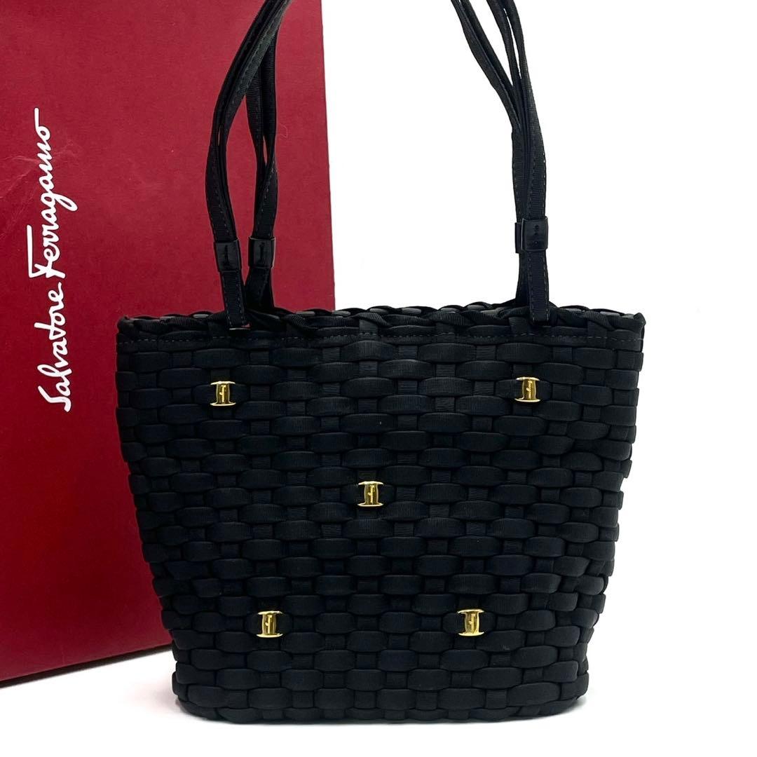 極美品○ フェラガモ ハンドバッグ 編み込み ヴァラリボン 金具