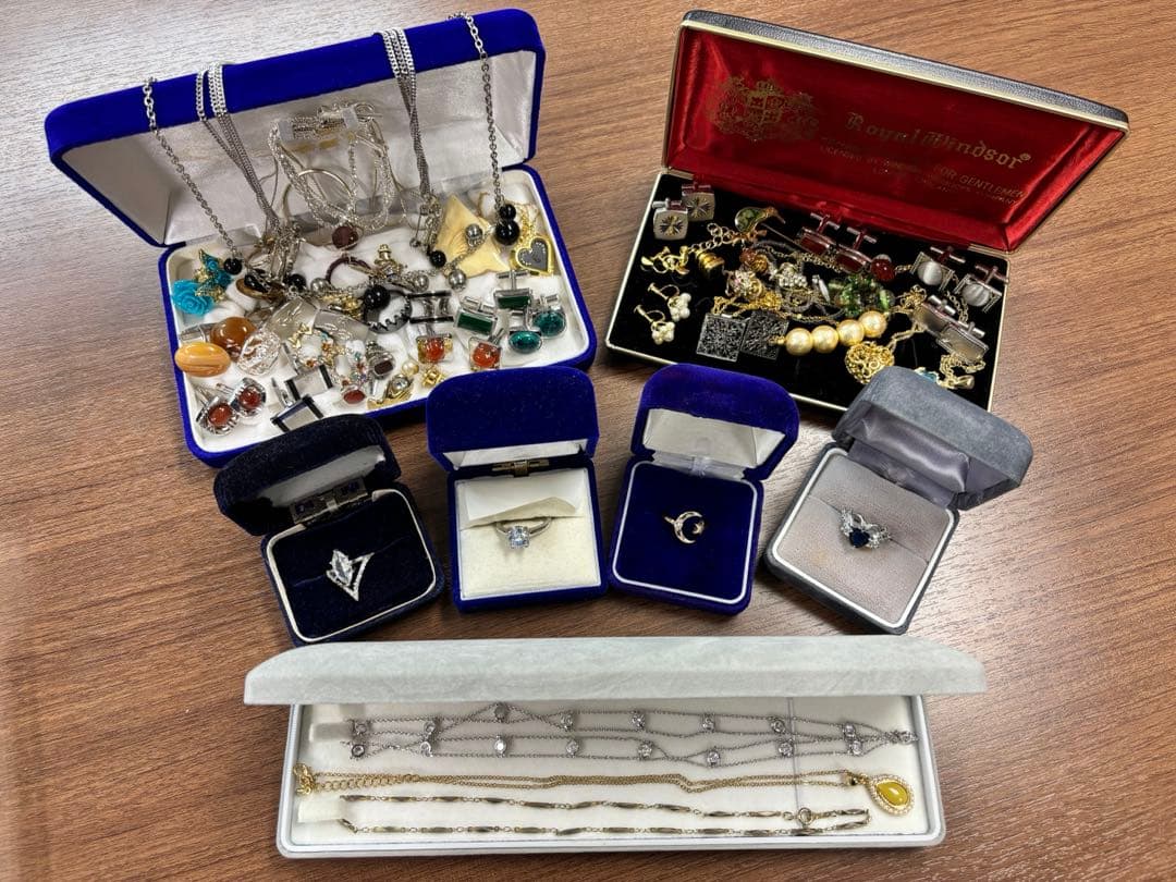遺品整理 アクセサリー まとめ - メルカリ