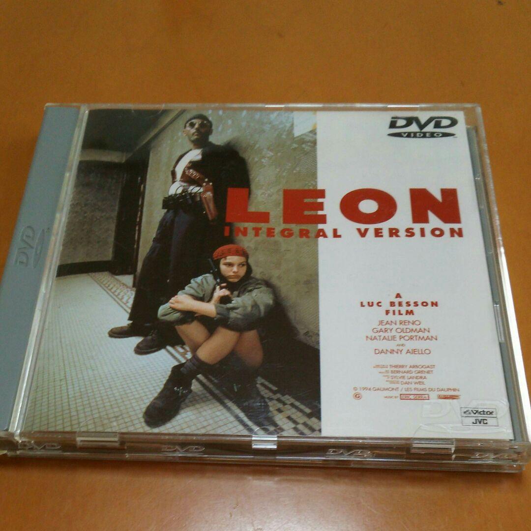 LEON 』本、ポストカード25枚、映画パンフ、大カード1枚、DVDセット