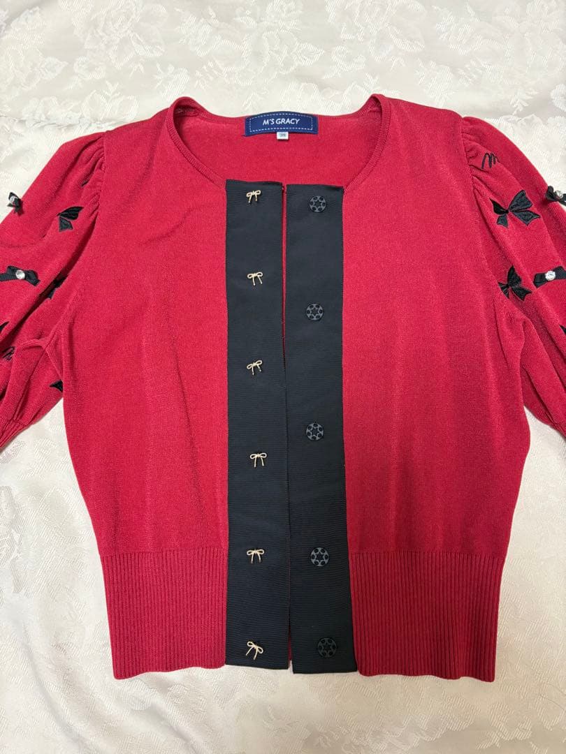 エムズグレイシー カーディガン 38 赤×黒リボン 金ボタン風 スナップ