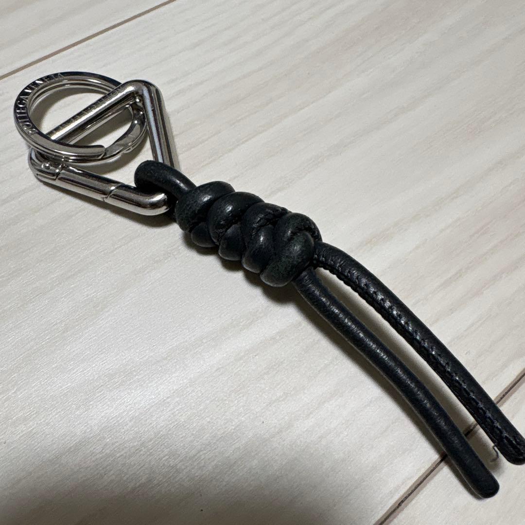 本日限定大特価】BOTTEGA VENETA トライアングル キーリング ネロ