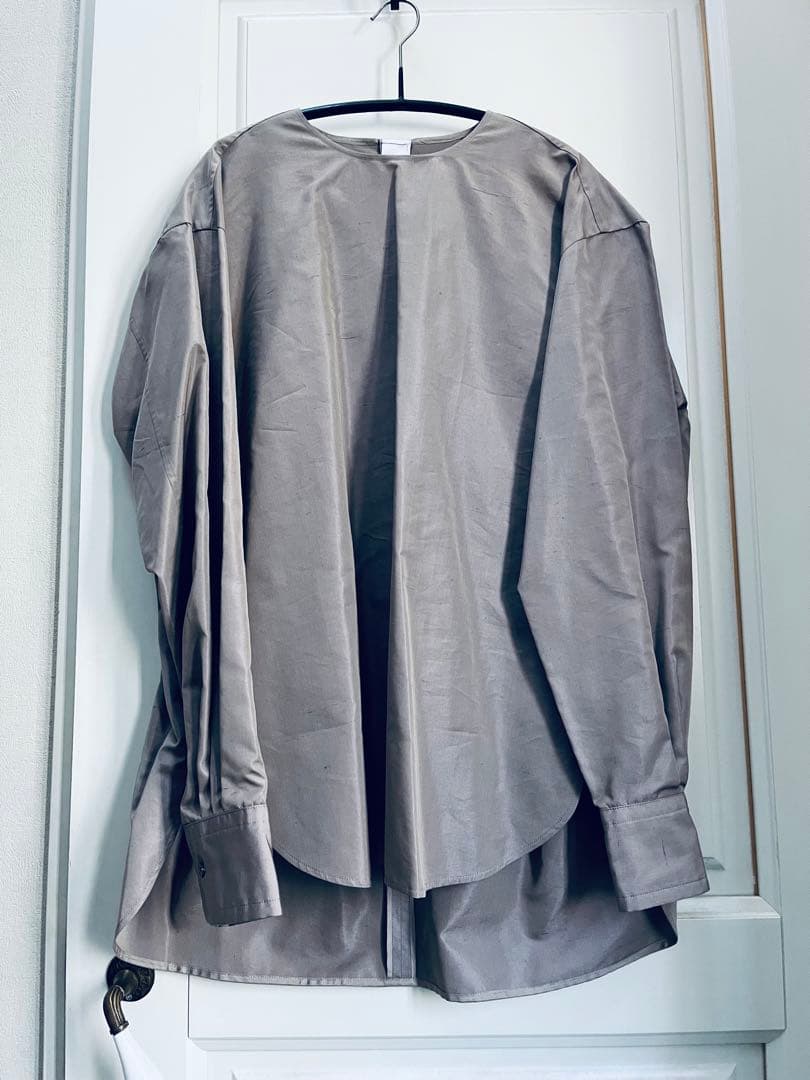 滝沢眞規子さん着用 同色同一【BLAMINK バックジッパーブラウス36