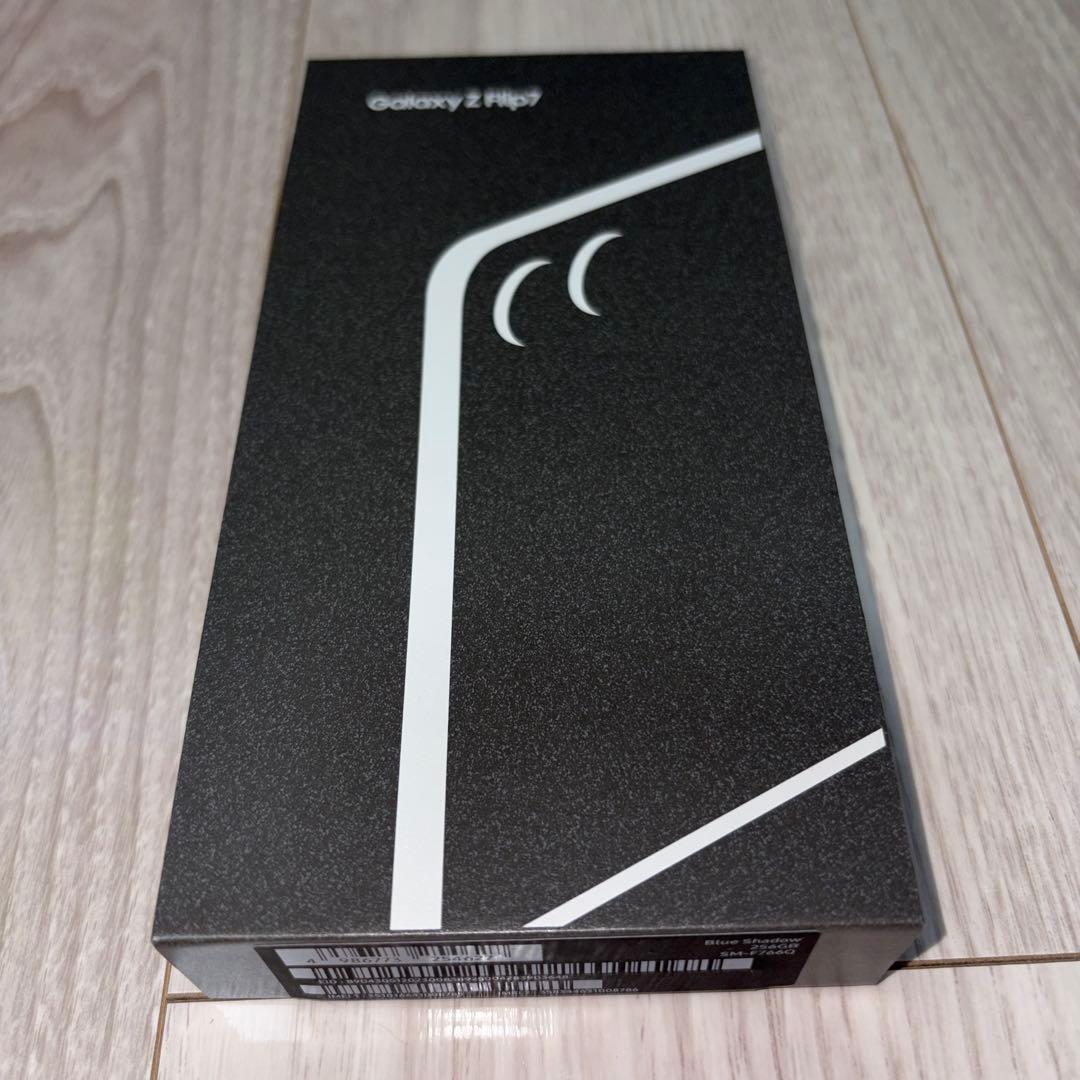 Galaxy Z Flip7 256GB 国内版SIMフリー 本体ブルー Amazon.co.jp: Samsung Galaxy Z Flip7 256GB |ブルー シャドウ|Galaxy